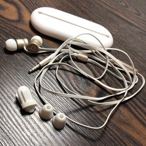 *FINAL PRICD DROP* urBeats Earphones
